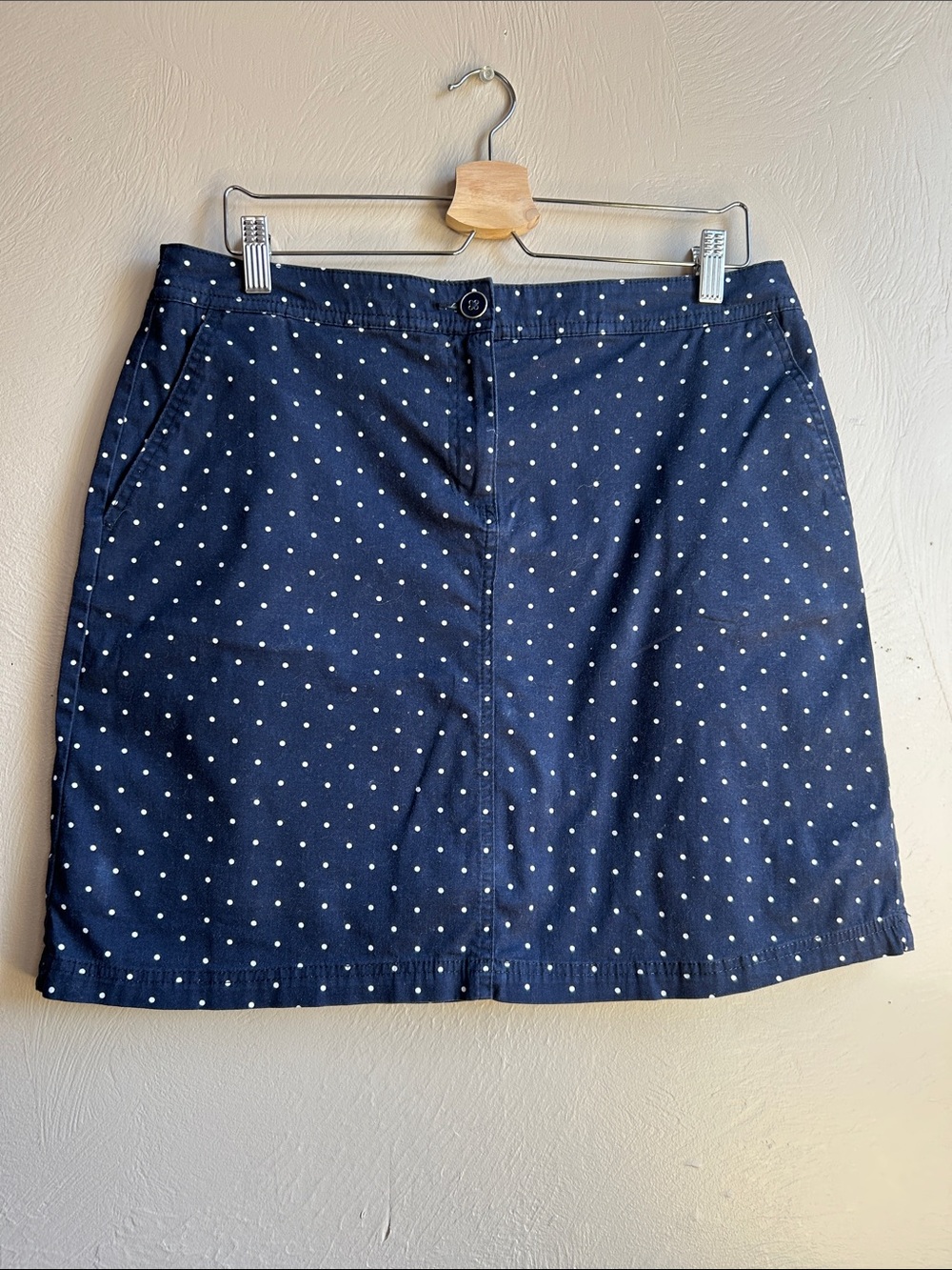 Vintage-Y2K- 90’s- Karen Scott Women’s  Navy Polka Dot A-Line Skort. Size 10.
